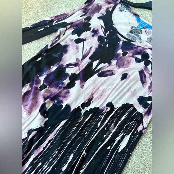 Simply Vera Wang Lightweight Soft Tunic with Purple and Black Floral Designs - Picture 2 of 4